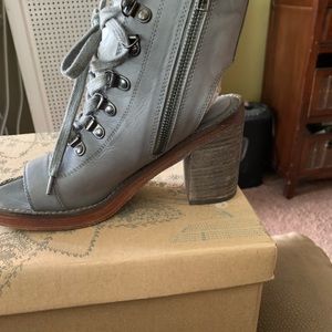 City of lights heels